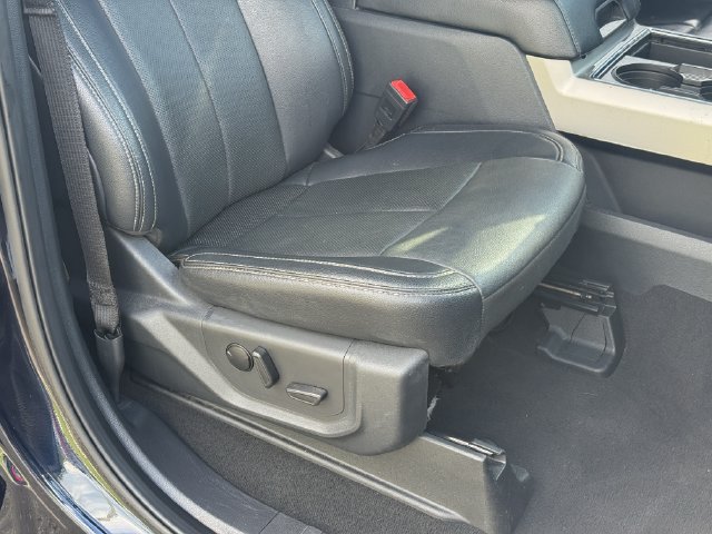 Used 2022 Ford F250 Lariat w/ Black Appearance Package AWD/4WD image 17