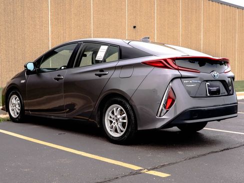 Used 2018 Toyota Prius Prime Premium FWD image 7
