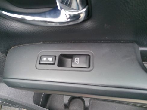 Used 2018 Nissan Titan SL w/ Midnight Edition image 32