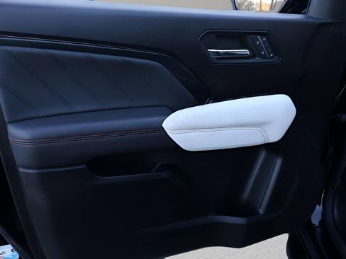 Used 2024 GMC Canyon AT4X image 22