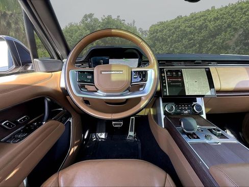 Used 2023 Land Rover Range Rover Long Wheelbase Autobiography image 8