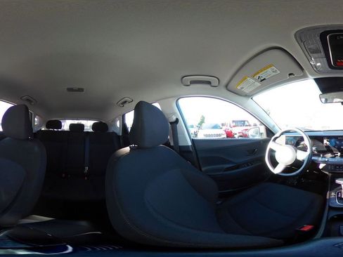 Used 2025 Hyundai Kona SEL image 42