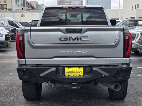 Used 2024 GMC Sierra 2500 Denali Ultimate AWD/4WD image 7
