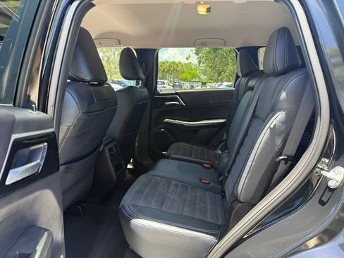 Used 2024 Mitsubishi Outlander SE AWD/4WD image 12