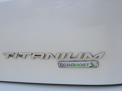 Used 2017 Ford Edge Titanium w/ Equipment Group 301A FWD image 8