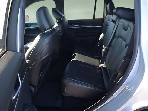 New 2025 Jeep Grand Cherokee Limited image 23