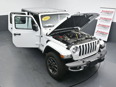 Used 2023 Jeep Gladiator Overland AWD/4WD image 36