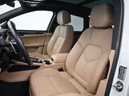Used 2024 Porsche Macan Turbo AWD/4WD image 5