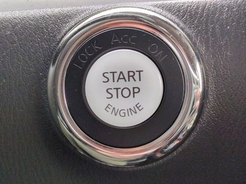 Used 2024 Nissan Armada SL w/ Captain's Chairs Package image 28