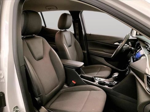 Used 2022 Buick Encore GX Select w/ Sport Touring Package FWD image 7