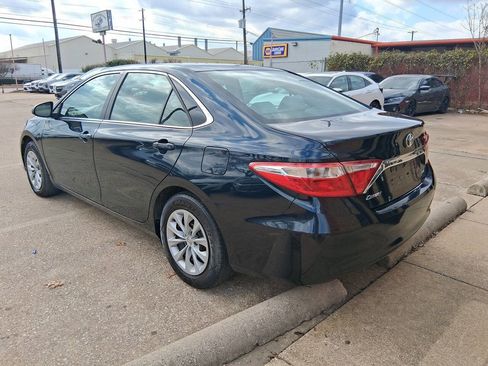 Used 2017 Toyota Camry LE image 7