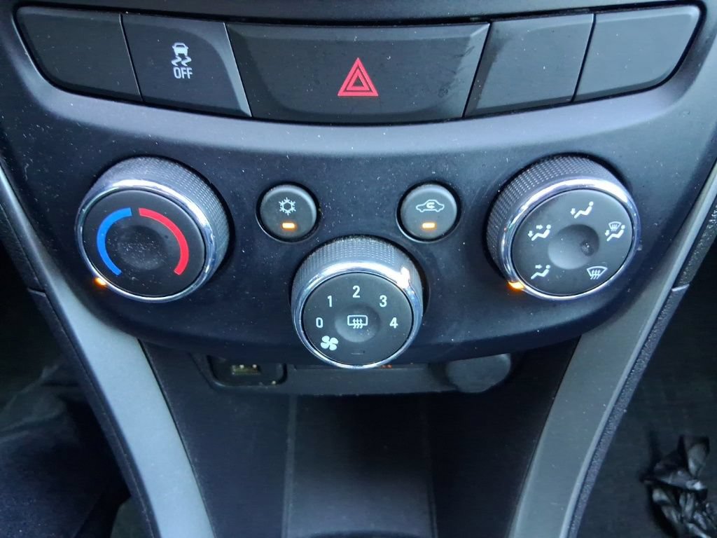 Used 2019 Chevrolet Trax LS w/ Tint and Cruise Package AWD/4WD image 21