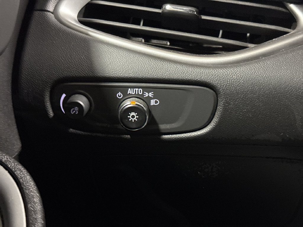 Used 2025 Chevrolet Malibu LT FWD image 18
