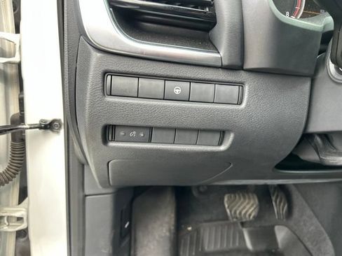 Used 2022 Nissan Rogue SV FWD image 17