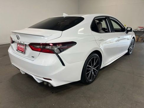 Used 2024 Toyota Camry SE FWD image 3