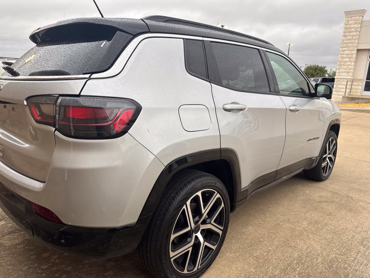 Used 2025 Jeep Compass Limited w/ Elite Group AWD/4WD image 4