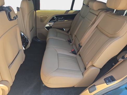 Certified 2026 Land Rover Range Rover Long Wheelbase SE AWD/4WD image 16