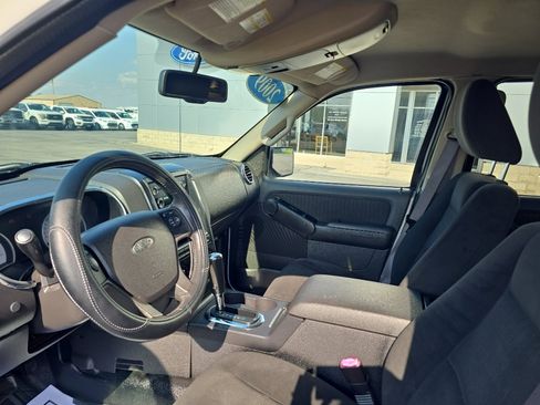 Used 2009 Ford Explorer Sport Trac XLT AWD/4WD image 12