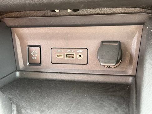 Used 2024 Nissan Sentra SV FWD image 23