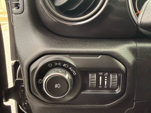 Used 2021 Jeep Wrangler Unlimited Sport image 18