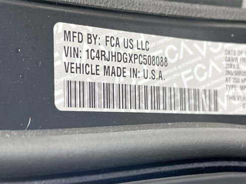 Used 2023 Jeep Grand Cherokee Overland w/ Luxury Tech Group IV AWD/4WD image 32