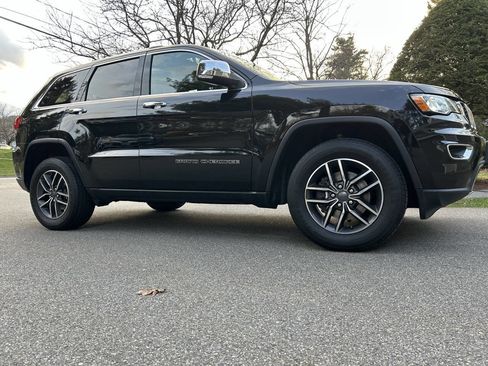 Used 2019 Jeep Grand Cherokee Limited AWD/4WD image 23