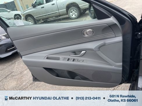 Used 2025 Hyundai Elantra Sport FWD image 25
