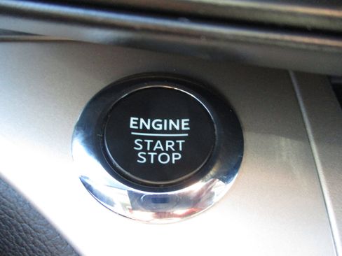 Used 2023 Ford Explorer XLT image 20