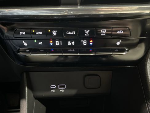 Used 2025 Buick Encore GX Avenir w/ Avenir Technology Package image 26