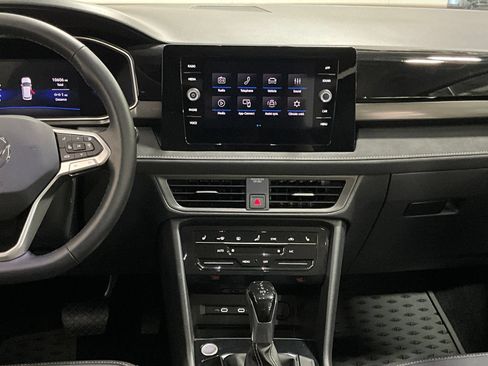 Used 2025 Volkswagen Taos SE FWD image 8