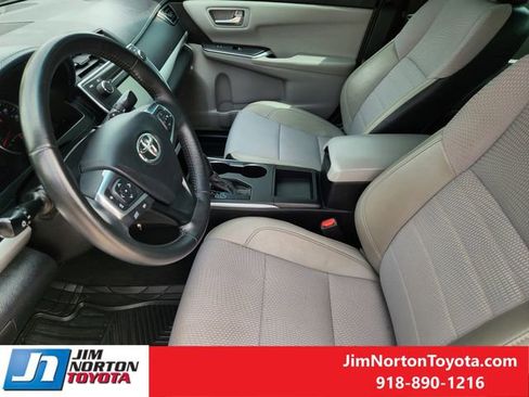 Used 2016 Toyota Camry SE FWD image 15