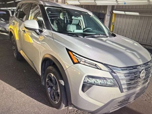 Certified 2025 Nissan Rogue SV FWD image 12