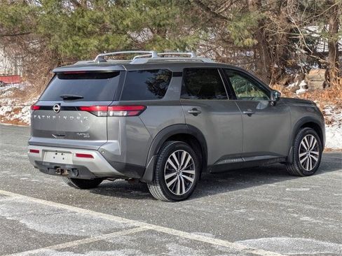 Used 2022 Nissan Pathfinder Platinum w/ Cargo Package image 5