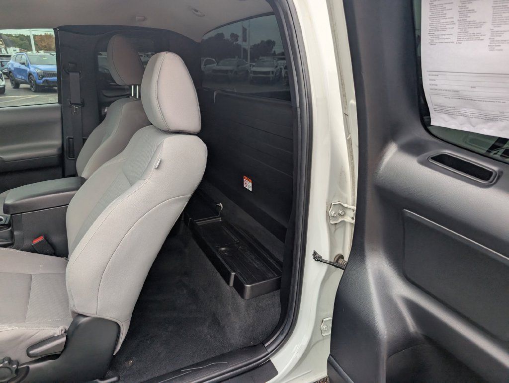 Used 2022 Toyota Tacoma SR RWD image 15