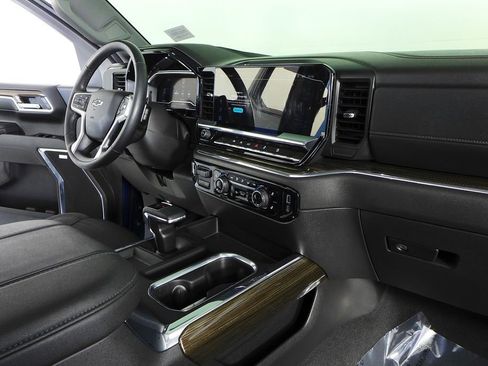 Used 2024 Chevrolet Silverado 1500 LT Trail Boss w/ Convenience Package II image 13