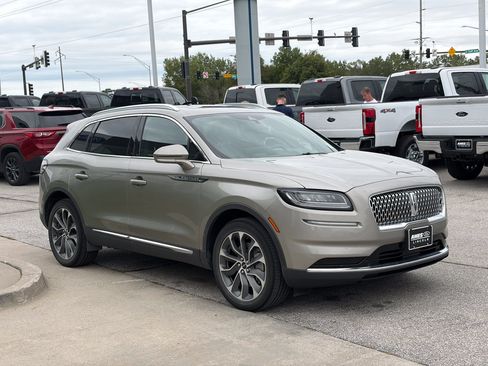 Used 2023 Lincoln Nautilus Reserve w/ Luxury Package AWD/4WD image 7