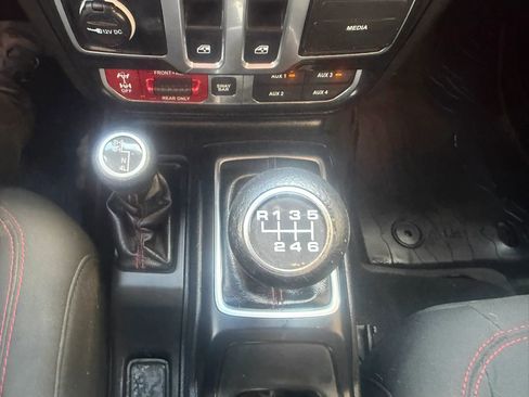 Used 2019 Jeep Wrangler Rubicon AWD/4WD image 23