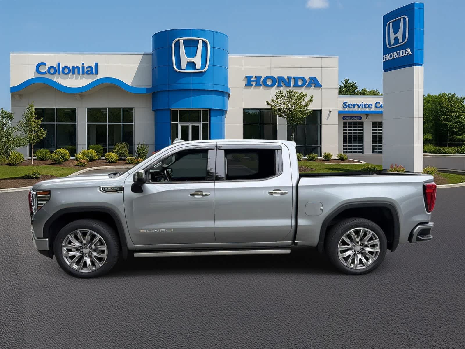 Used 2024 GMC Sierra 1500 Denali w/ Denali Reserve Package AWD/4WD image 3