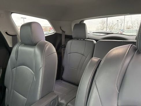 Used 2019 Buick Enclave Essence image 42