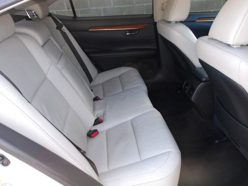 Used 2013 Lexus ES 300h w/ Luxury Pkg image 30