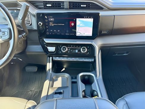 Used 2024 GMC Sierra 2500 Denali w/ Technology Package image 31