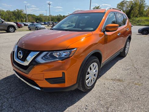 Used 2017 Nissan Rogue S w/ S Appearance Package image 2