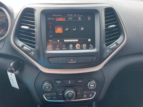 Used 2015 Jeep Cherokee Latitude FWD image 18