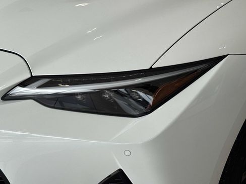 Used 2025 Lexus IS 500 RWD image 8