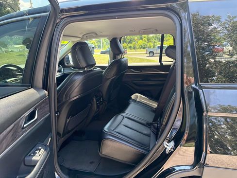 Used 2023 Jeep Grand Cherokee Limited AWD/4WD image 33