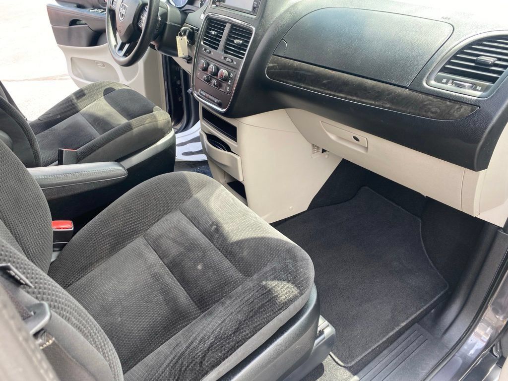 Used 2019 Dodge Grand Caravan SE FWD image 21