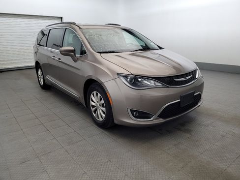 Used 2017 Chrysler Pacifica Touring-L FWD image 13