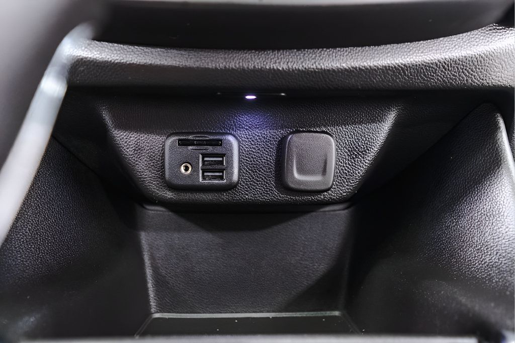 Used 2020 Chevrolet Traverse RS w/ LPO, 'HIT The Road' Package AWD/4WD image 21