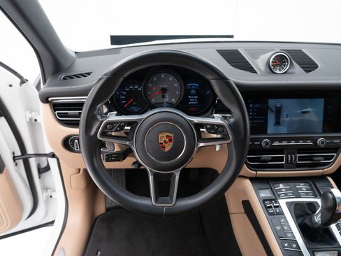 Certified 2021 Porsche Macan S image 31