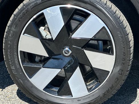 Certified 2024 Volvo XC60 T8 Plus image 32